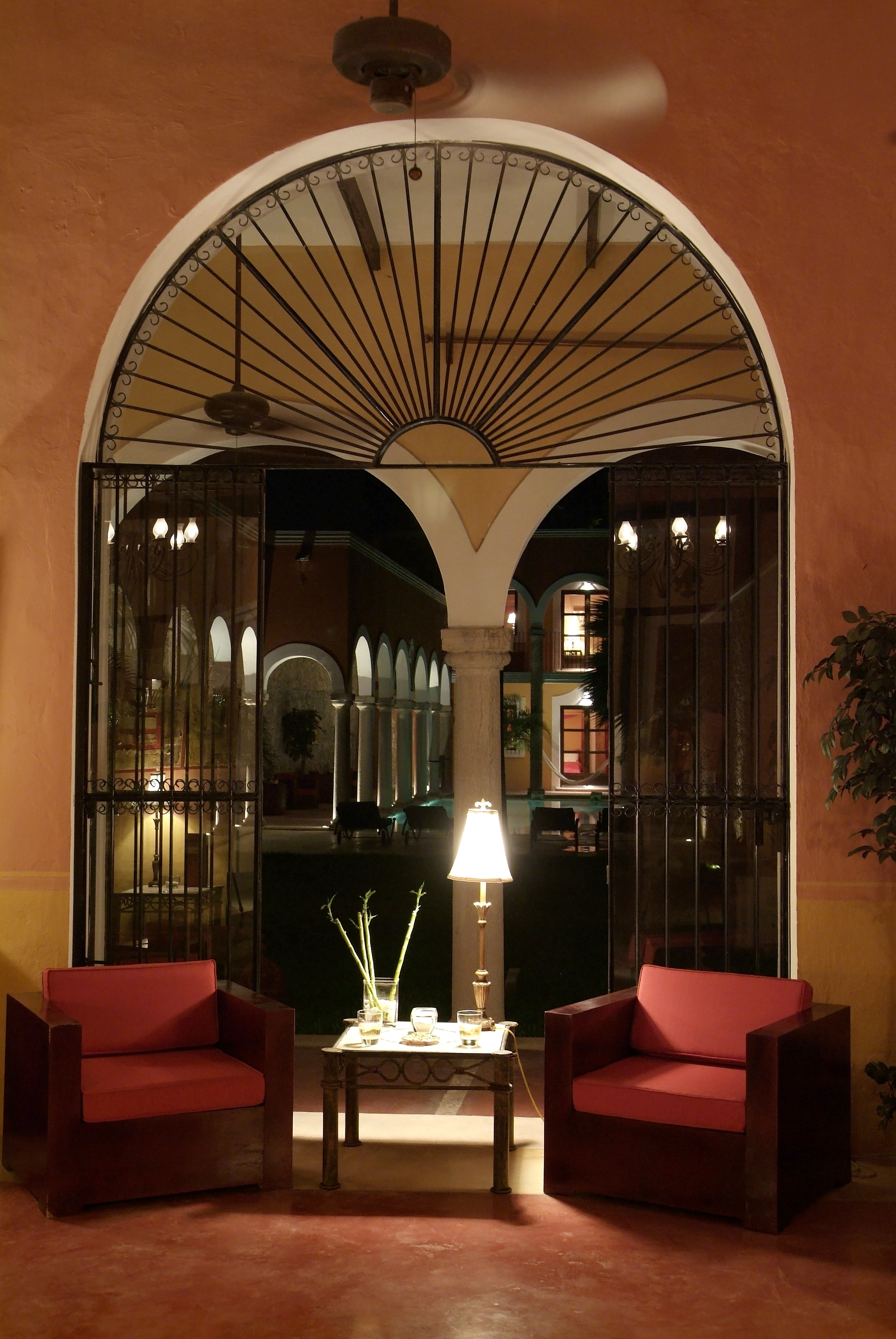 Lounge arch onto the courtyard at night, Hotel Hacienda Mérida