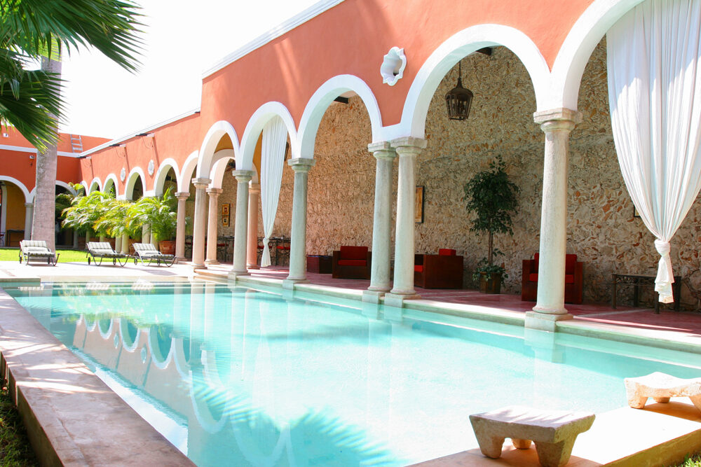 Pool and colonnade, Hotel Hacienda Mérida