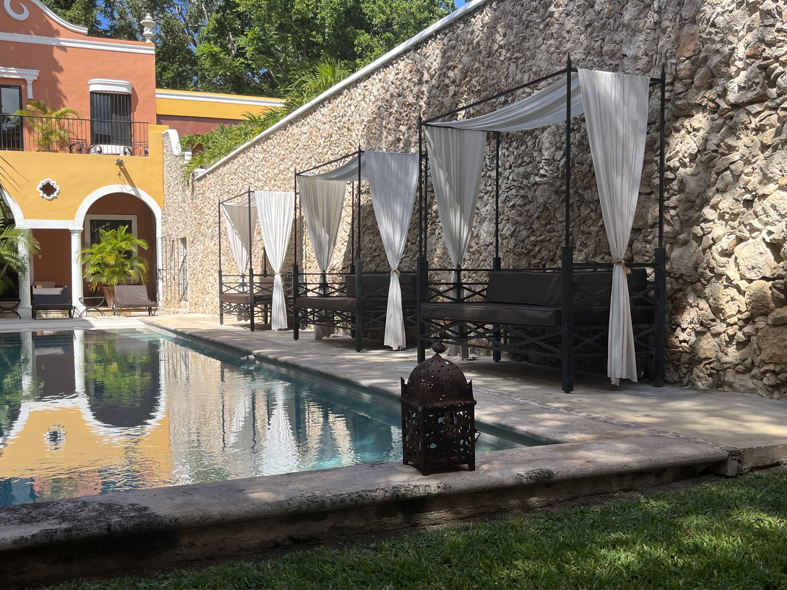 Pool and arcade, Hotel Hacienda VIP